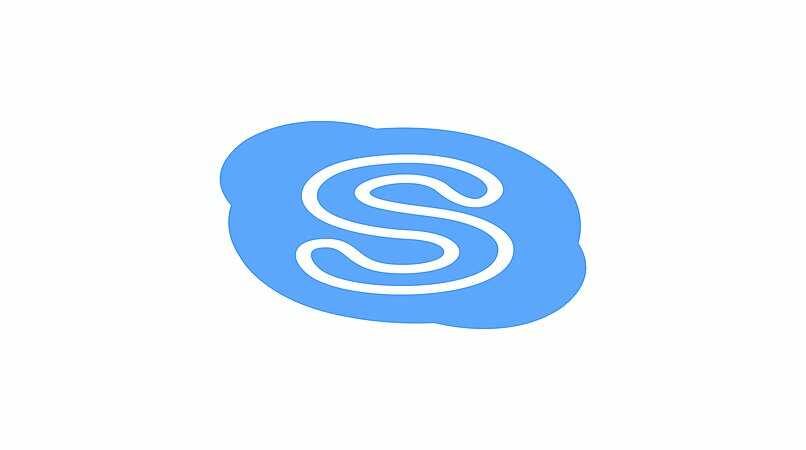 What is the limit of users via video call that allows Skype?