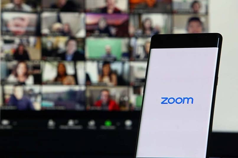 How to use Zoom reactions in video calls and messages?
